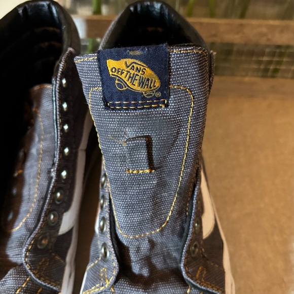 VANS Sk8-Hi Overwashed Shoes
Mens 4, Women’s 5.5. Dark gray canvas. Unisex - Picture 5 of 9